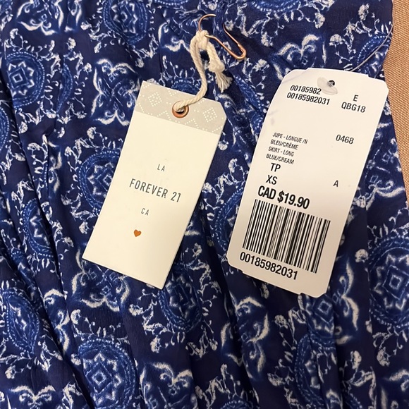 BNWT F21 maxi skirt with double slit - Picture 3 of 3